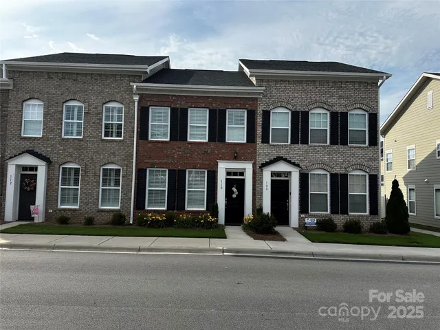 $299,999 | 110 West Pine Street, Lincolnton, NC 28092