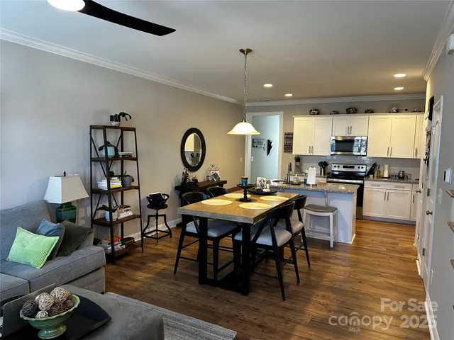 $299,999 | 110 West Pine Street, Lincolnton, NC 28092