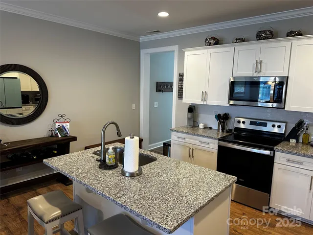 $299,999 | 110 West Pine Street, Lincolnton, NC 28092