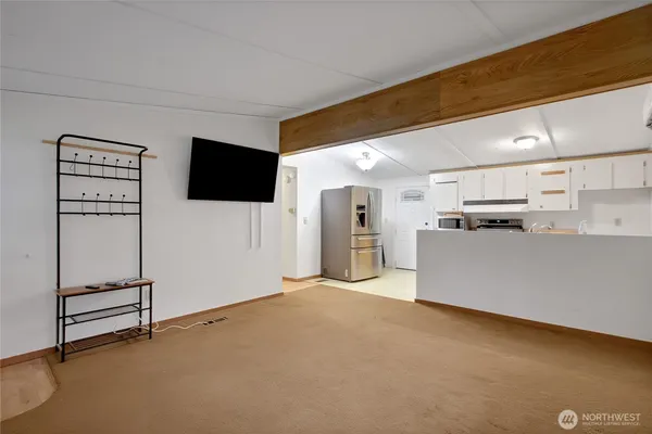 a view of a livingroom with furniture