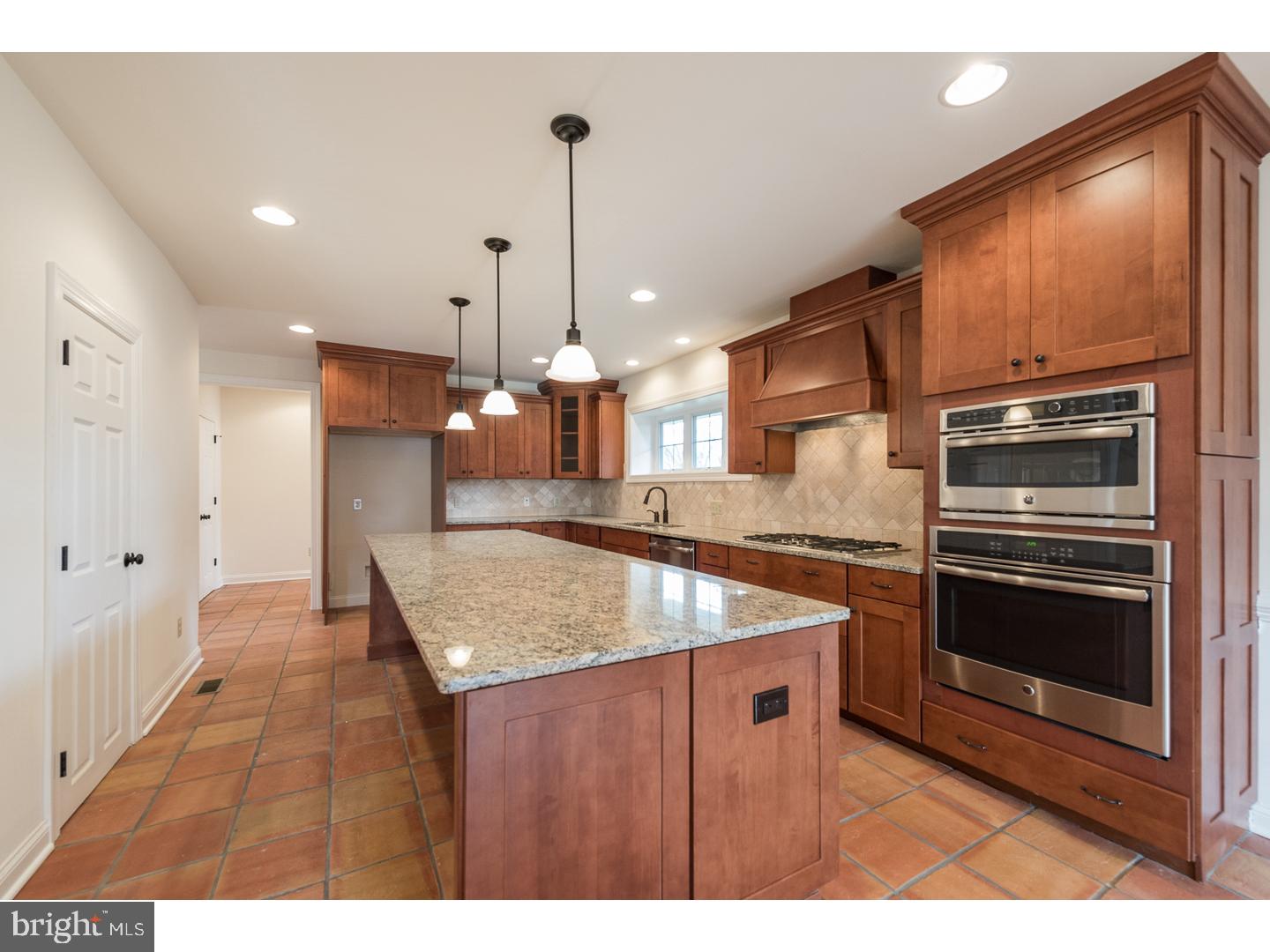 239 Summit Road Springfield, PA 19064 - Photo 4 of 24
