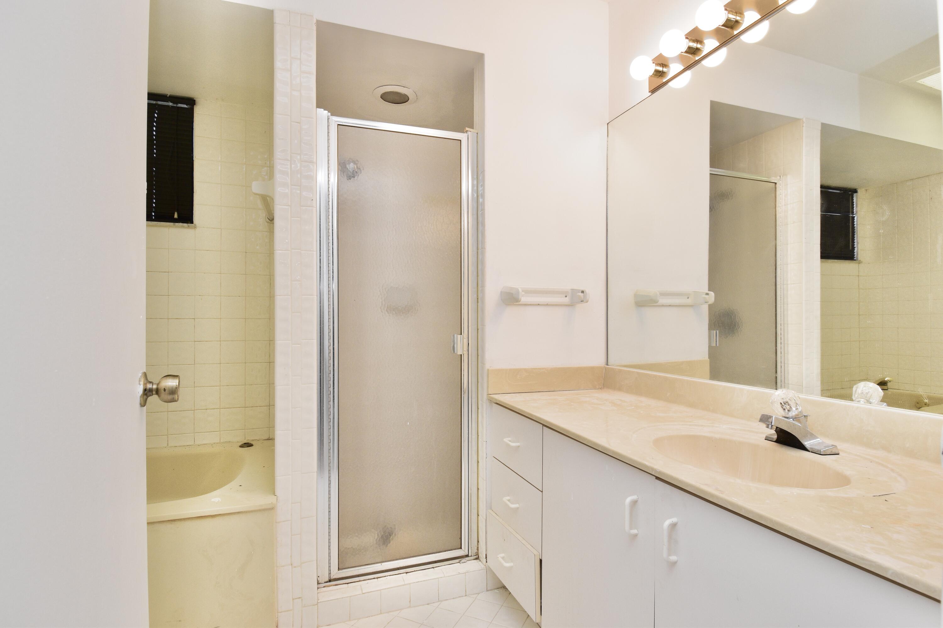 20787 Boca Ridge Drive North Boca Raton, FL 33428 - Photo 17 of 36 A12A55A2-67A5-4A87-8E21-0C4397A55987