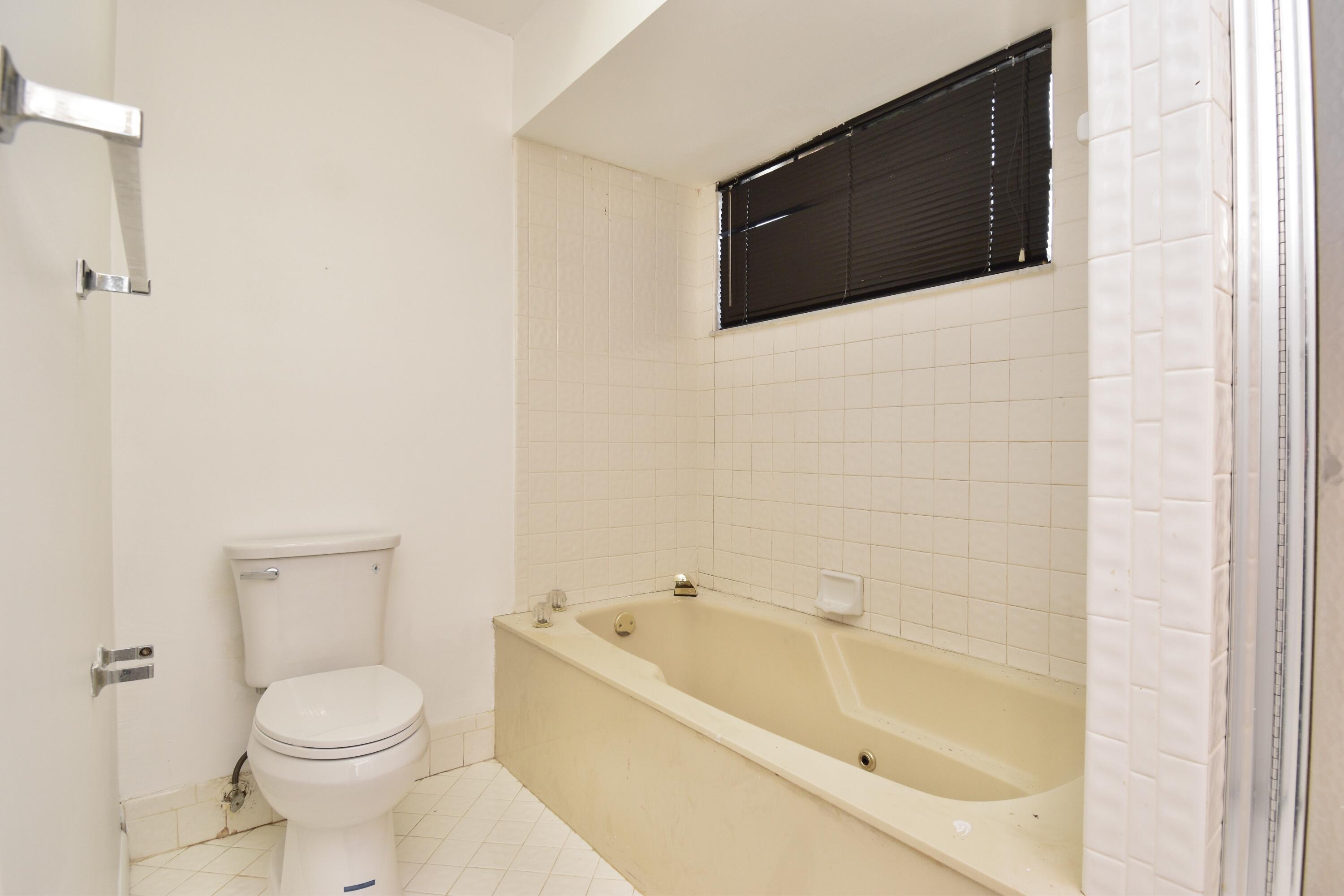 20787 Boca Ridge Drive North Boca Raton, FL 33428 - Photo 18 of 36 751AAB60-C0D8-4FDA-87E2-AA449AF64450