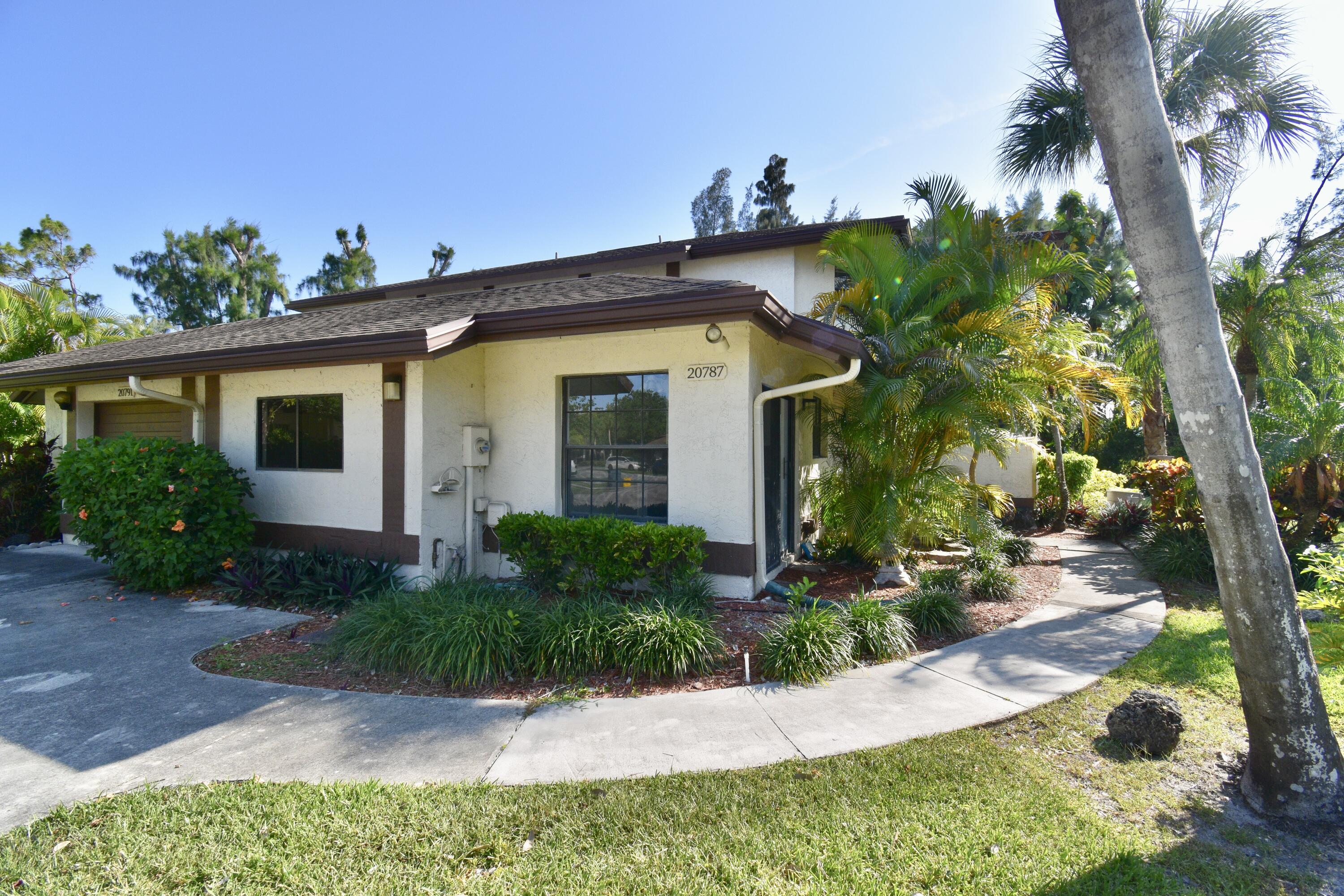 20787 Boca Ridge Drive North Boca Raton, FL 33428 - Photo 3 of 36 BFF2D5AB-E321-46DC-A3E2-6C2D3D23EF61
