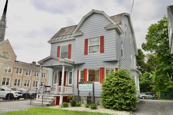 $2,600 | 14 West Notre Dame Street, Glens Falls, NY 12801