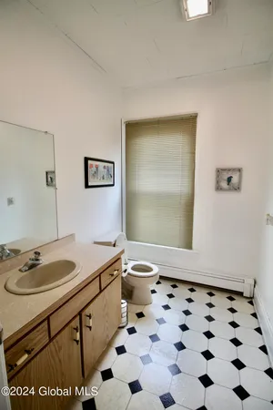 $2,600 | 14 West Notre Dame Street, Glens Falls, NY 12801