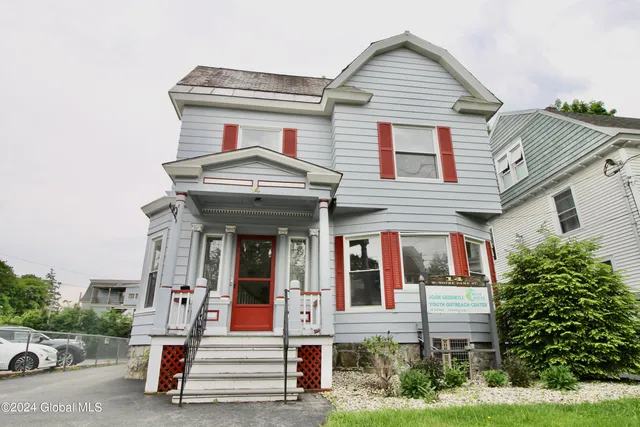 $2,600 | 14 West Notre Dame Street, Glens Falls, NY 12801