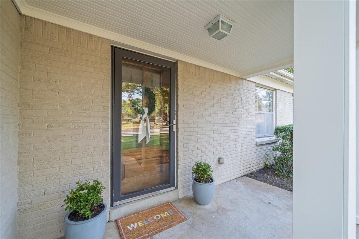 5170 Sequoia Road Memphis, TN 38117 - Photo 5 of 33