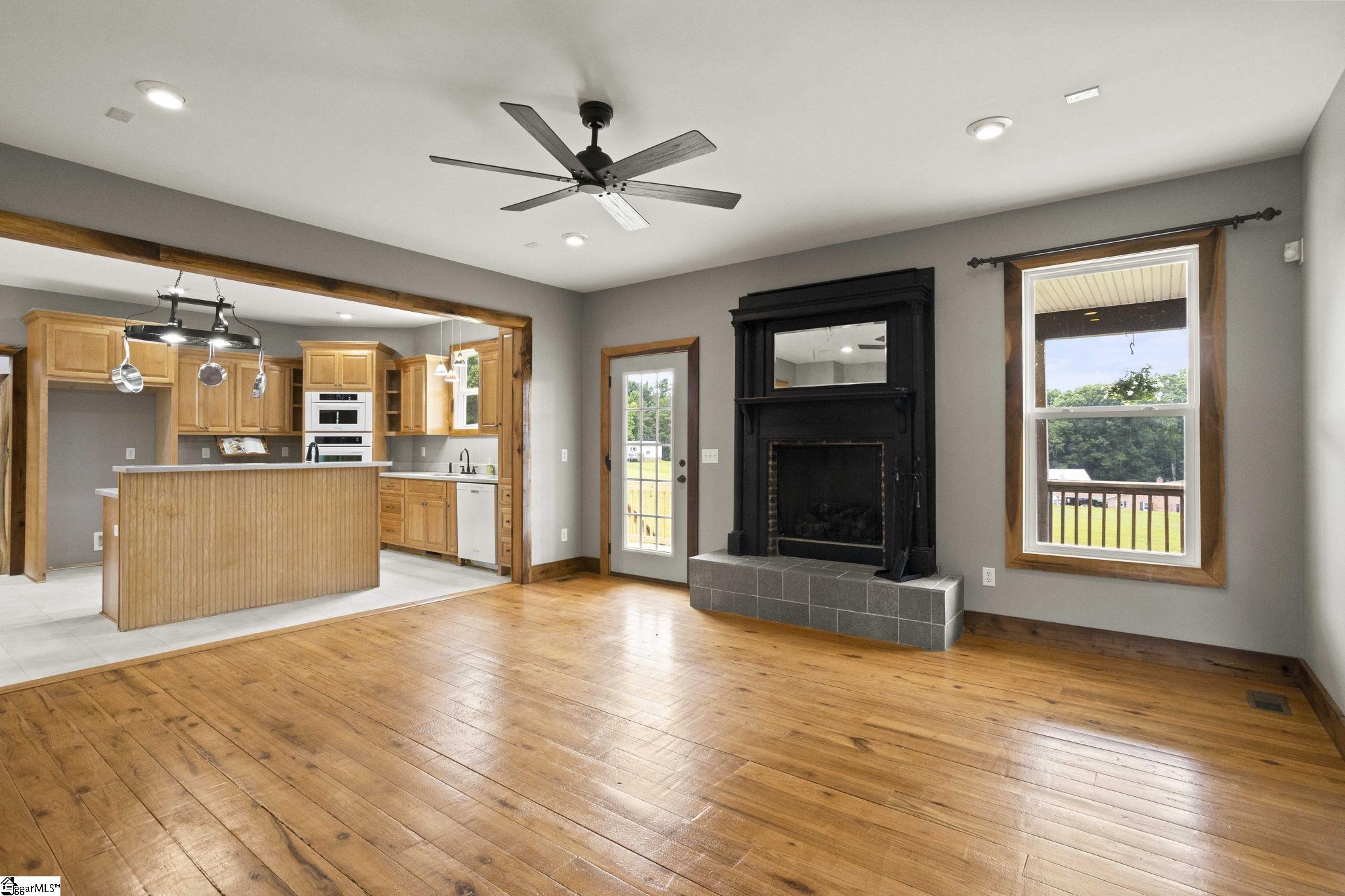 210 Rutledge Lake Road Greenville, SC 29617 - Photo 8 of 50 Gallery Image 8