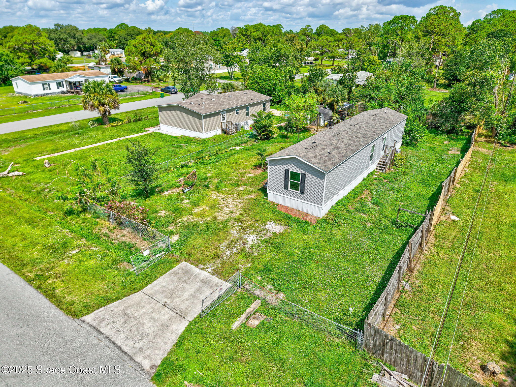 800 Phyllis Way Cocoa, FL 32926 - Photo 34 of 40 a view of a garden with an outdoor space