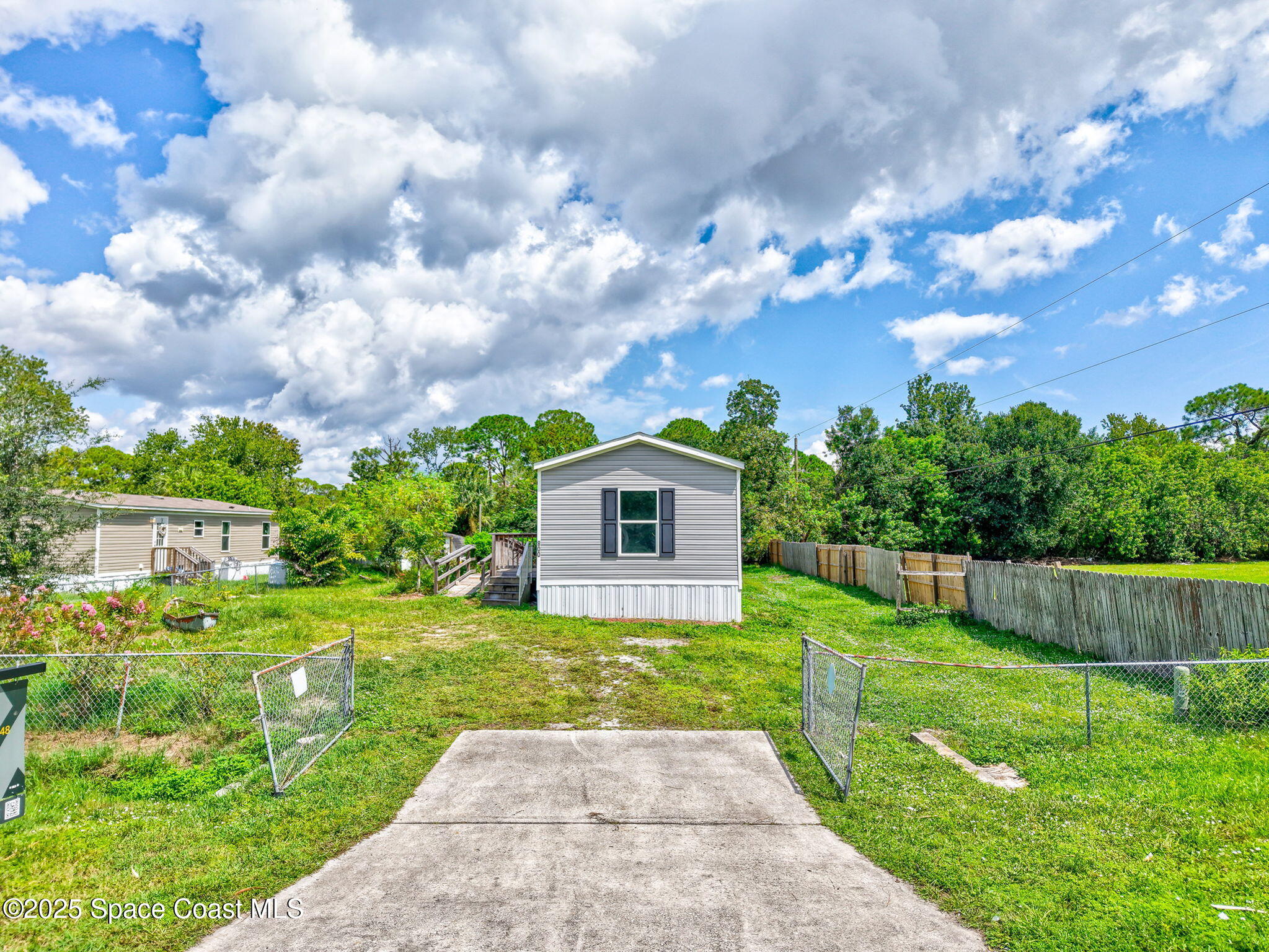 800 Phyllis Way Cocoa, FL 32926 - Photo 36 of 40 a front view of a house with garden