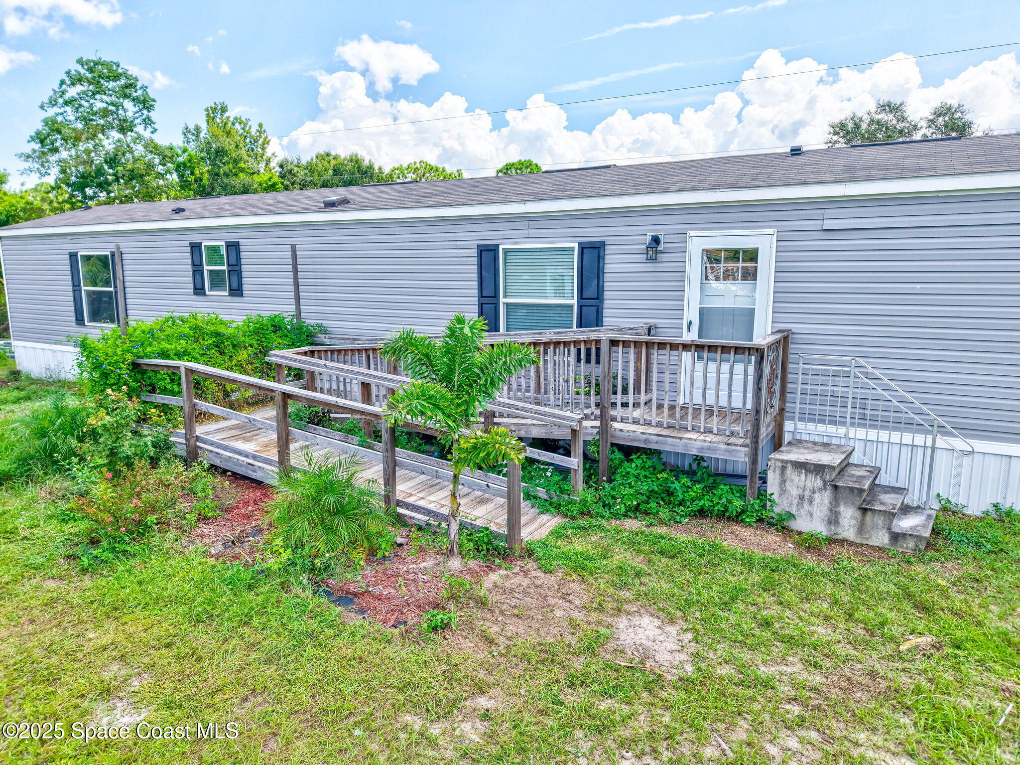 800 Phyllis Way Cocoa, FL 32926 - Photo 38 of 40 a view of a house with a yard and sitting area