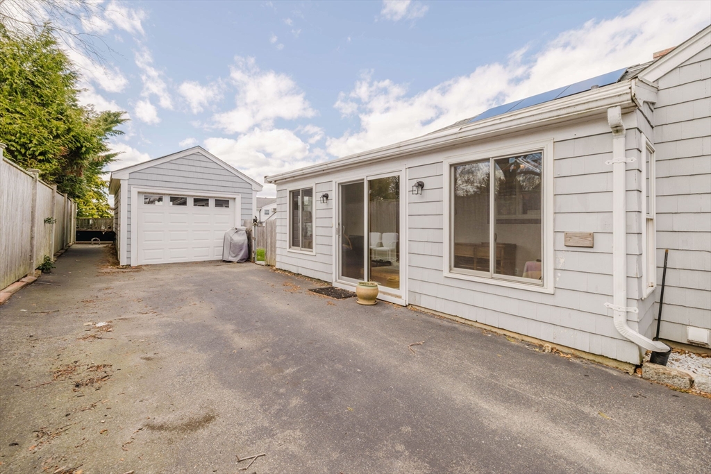 554 Madison Street Fall River, MA 02720 - Photo 5 of 30