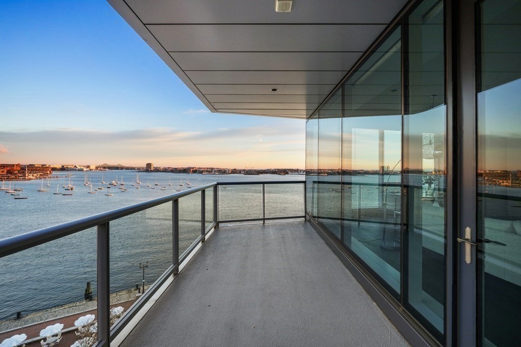 22 Liberty Drive, Unit 7A Boston, MA 02210 - Photo 7 of 31 a view of balcony with city view