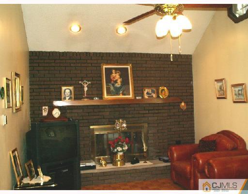 573 New Dover Road Iselin, NJ 08830 - Photo 2 of 8