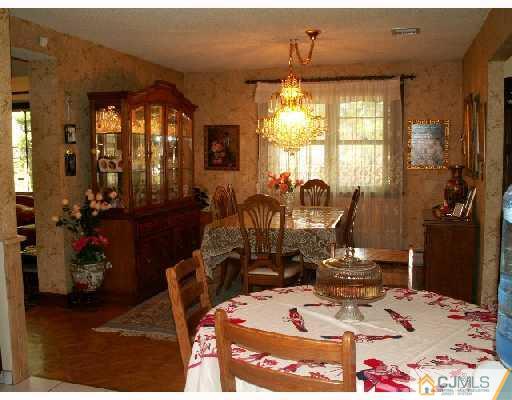 573 New Dover Road Iselin, NJ 08830 - Photo 4 of 8