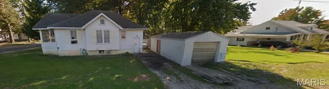 $34,900 | 702 Mayo Street, Carlinville, IL 62626