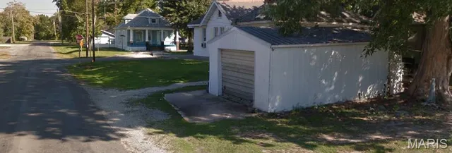 $34,900 | 702 Mayo Street, Carlinville, IL 62626