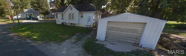 $34,900 | 702 Mayo Street, Carlinville, IL 62626