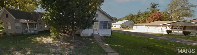 $34,900 | 702 Mayo Street, Carlinville, IL 62626