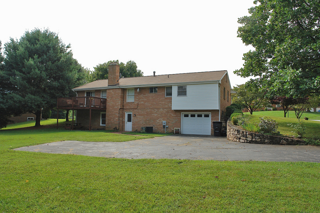 4735 Huntridge Road Roanoke, VA 24012 - Photo 18 of 21 17