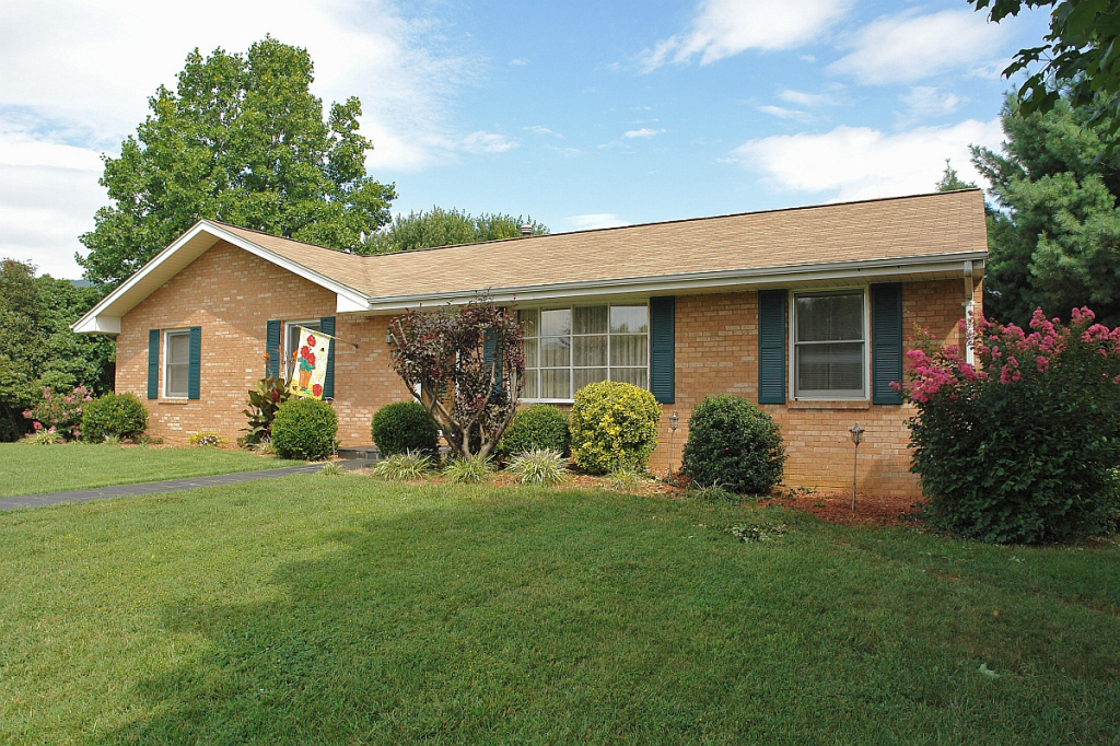 4735 Huntridge Road Roanoke, VA 24012 - Photo 20 of 21 19