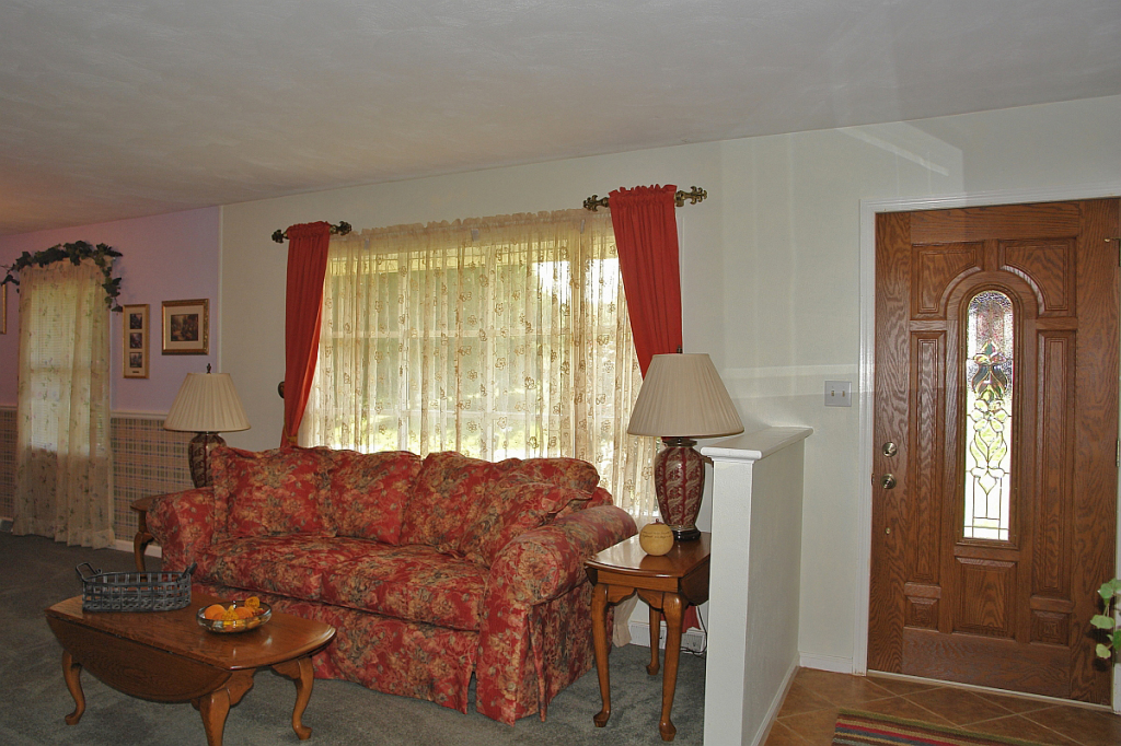4735 Huntridge Road Roanoke, VA 24012 - Photo 3 of 21 2