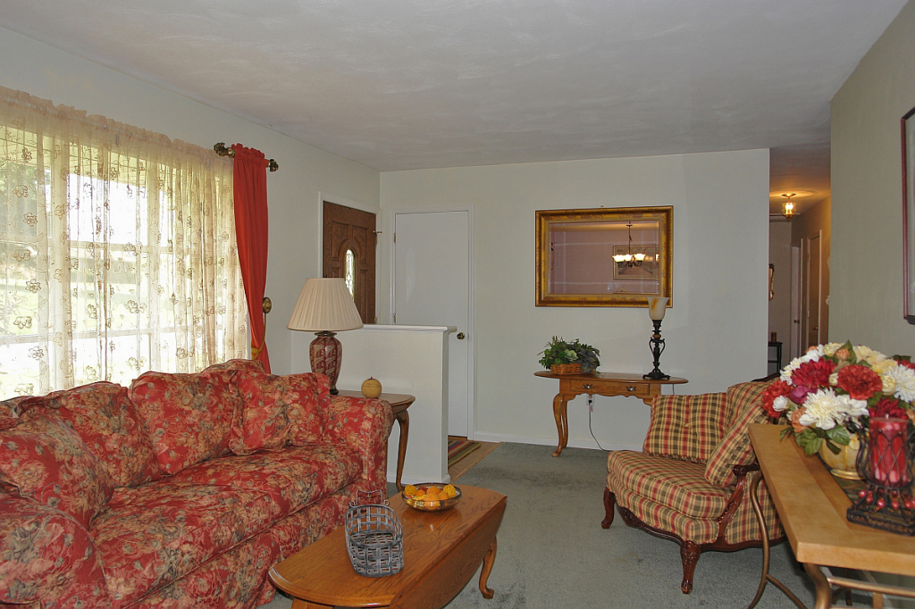 4735 Huntridge Road Roanoke, VA 24012 - Photo 4 of 21 3
