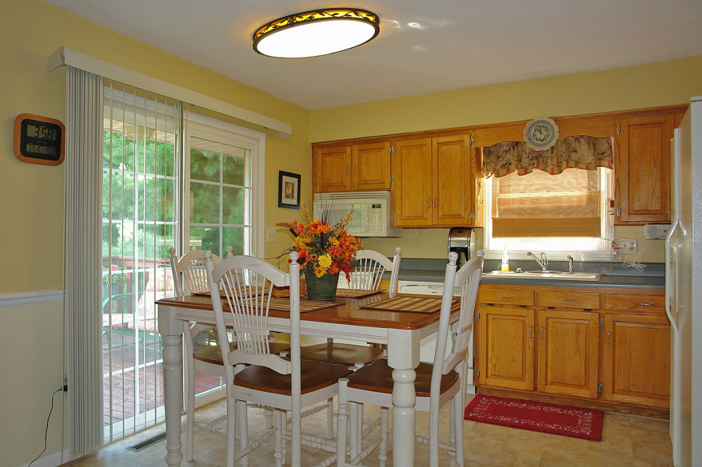 4735 Huntridge Road Roanoke, VA 24012 - Photo 7 of 21 6