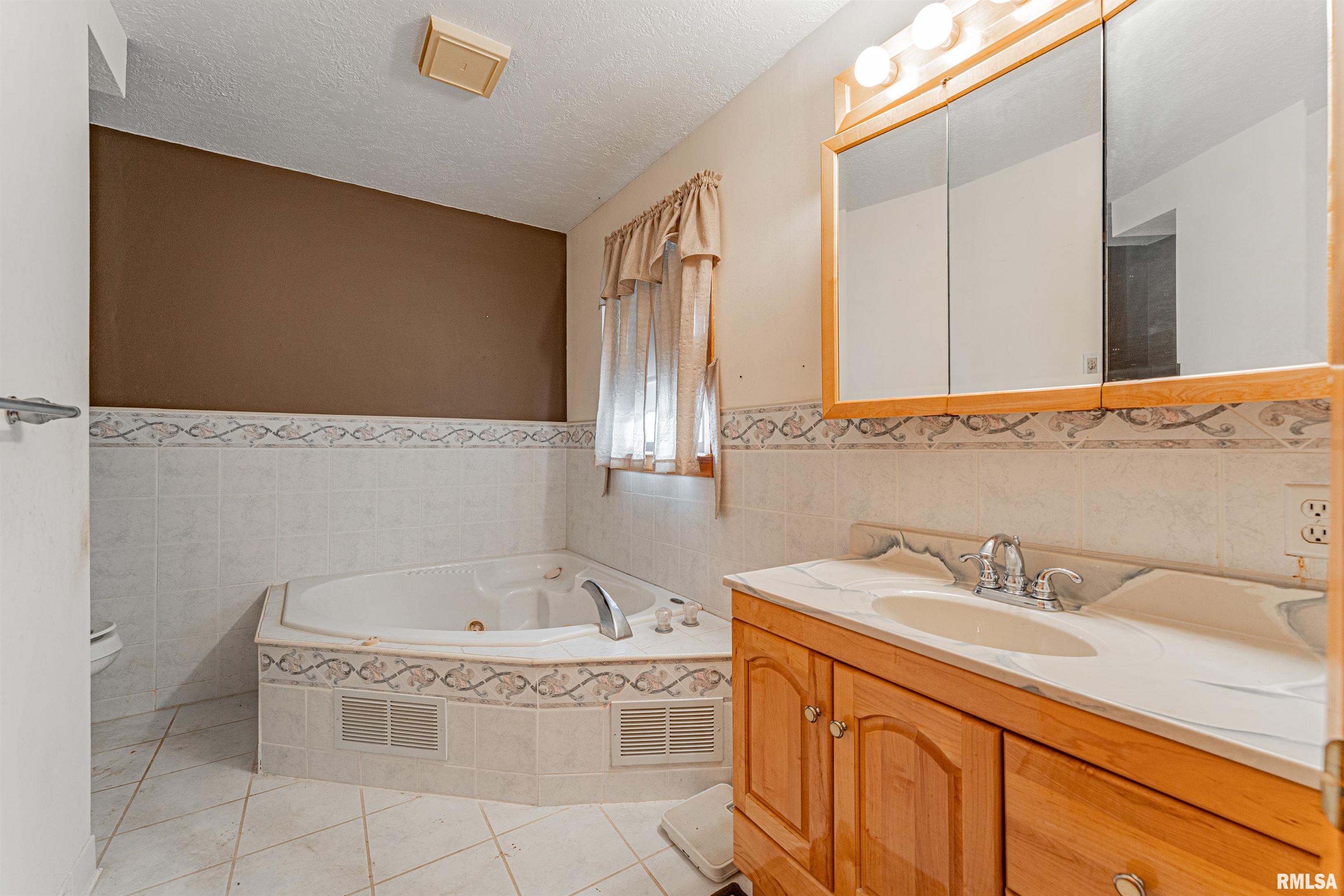 76 Nolen Drive Decatur, IL 62521 - Photo 26 of 40