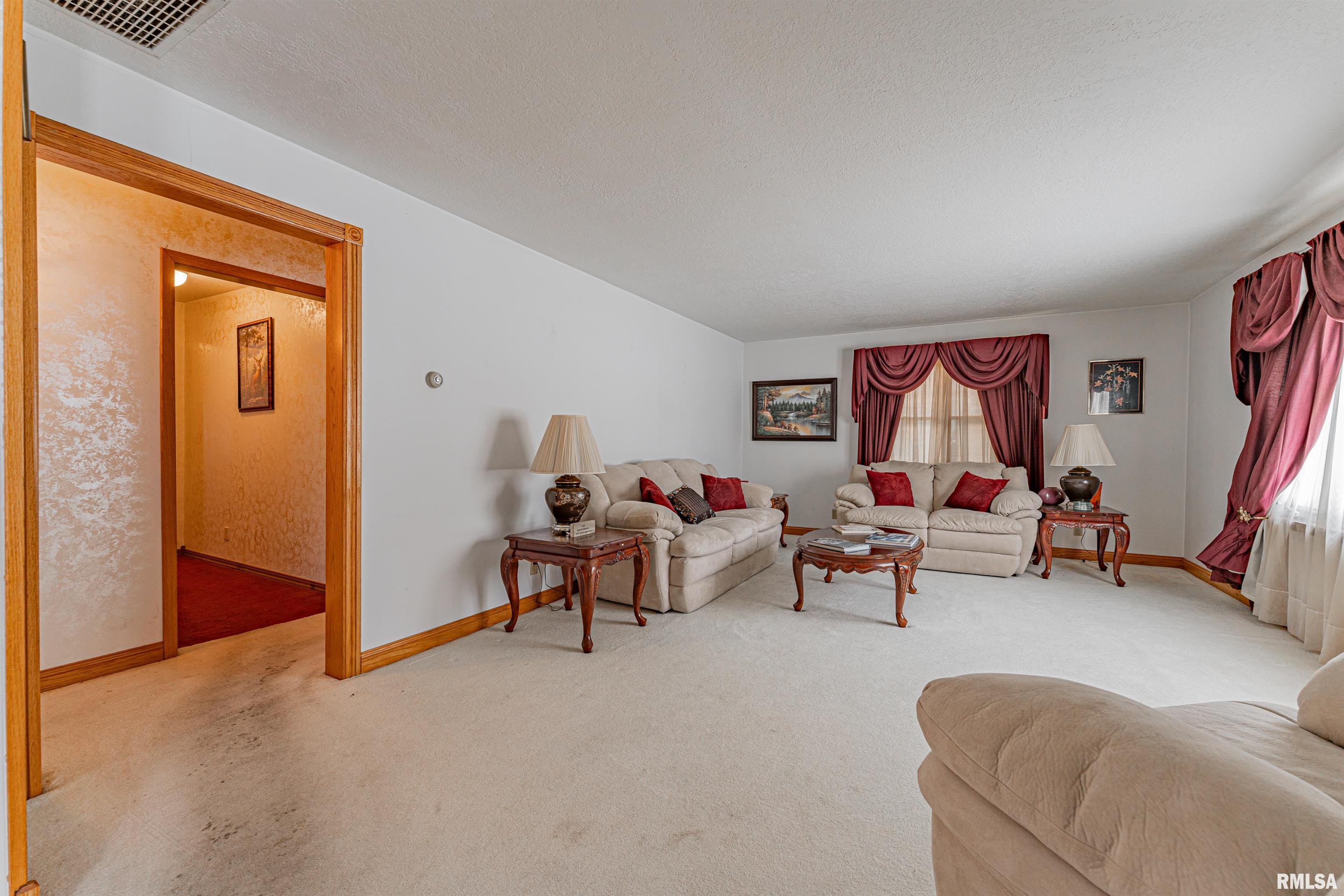 76 Nolen Drive Decatur, IL 62521 - Photo 5 of 40