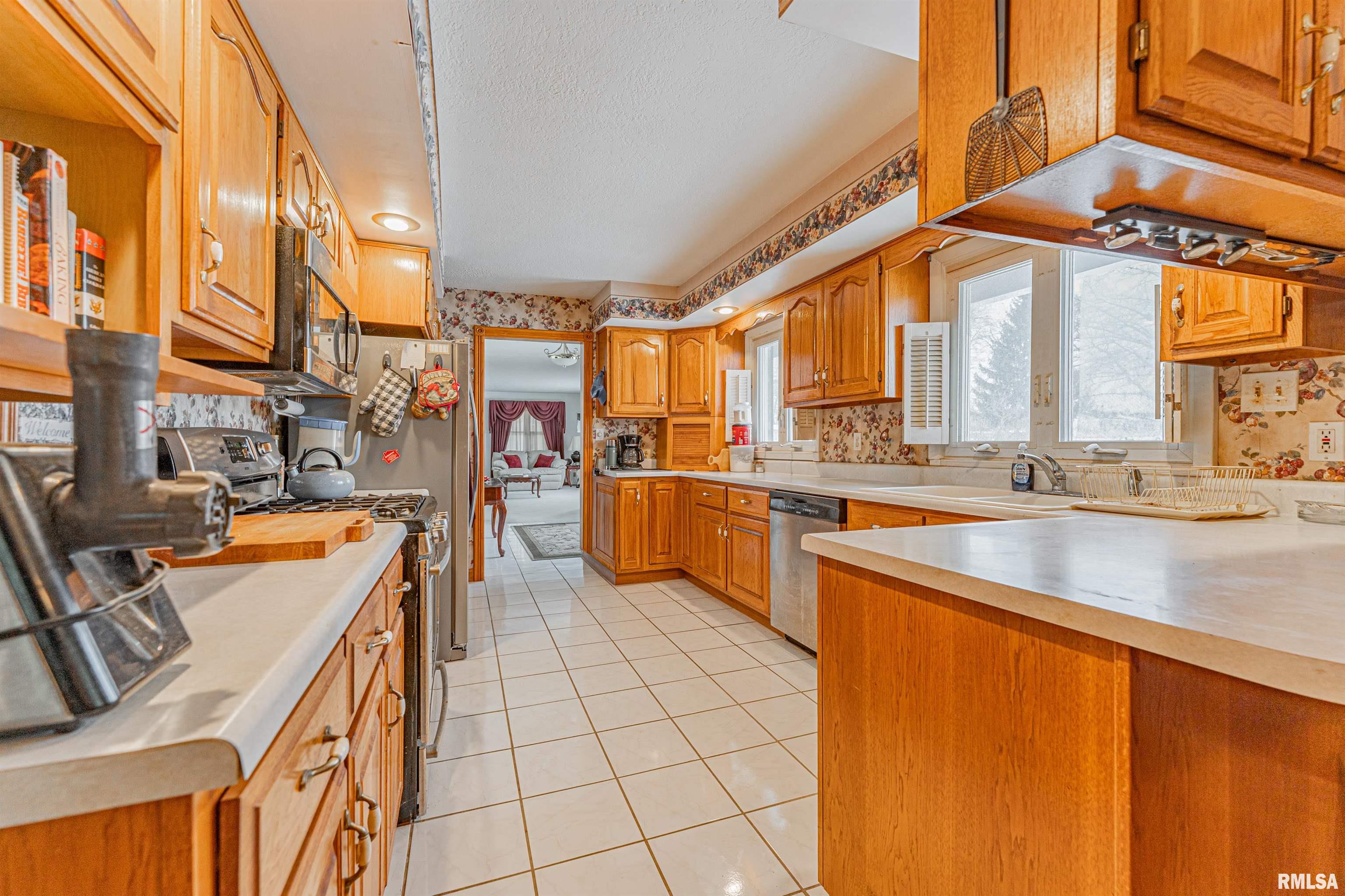 76 Nolen Drive Decatur, IL 62521 - Photo 10 of 40