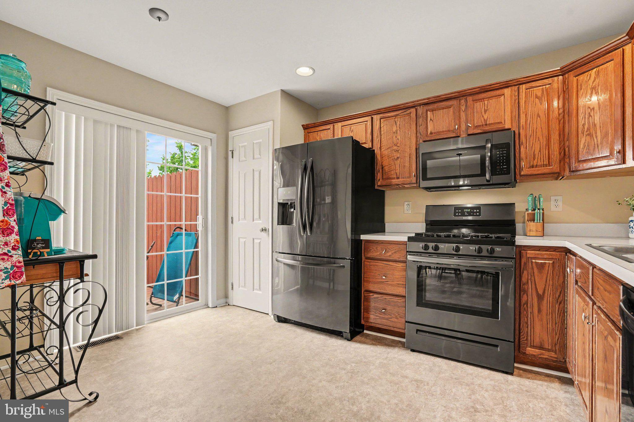 2252 Ionoff Road Harrisburg, PA 17110 - Photo 8 of 28