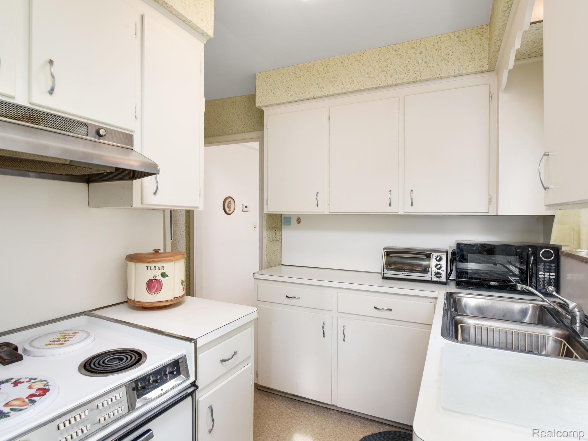 51 Vernier Road Grosse Pointe, MI 48236 - Photo 7 of 28 51 Vernier Rd Grosse Pointe-009-008-51 Vernier Rd Grosse Pointe-MLS_Size.jpg