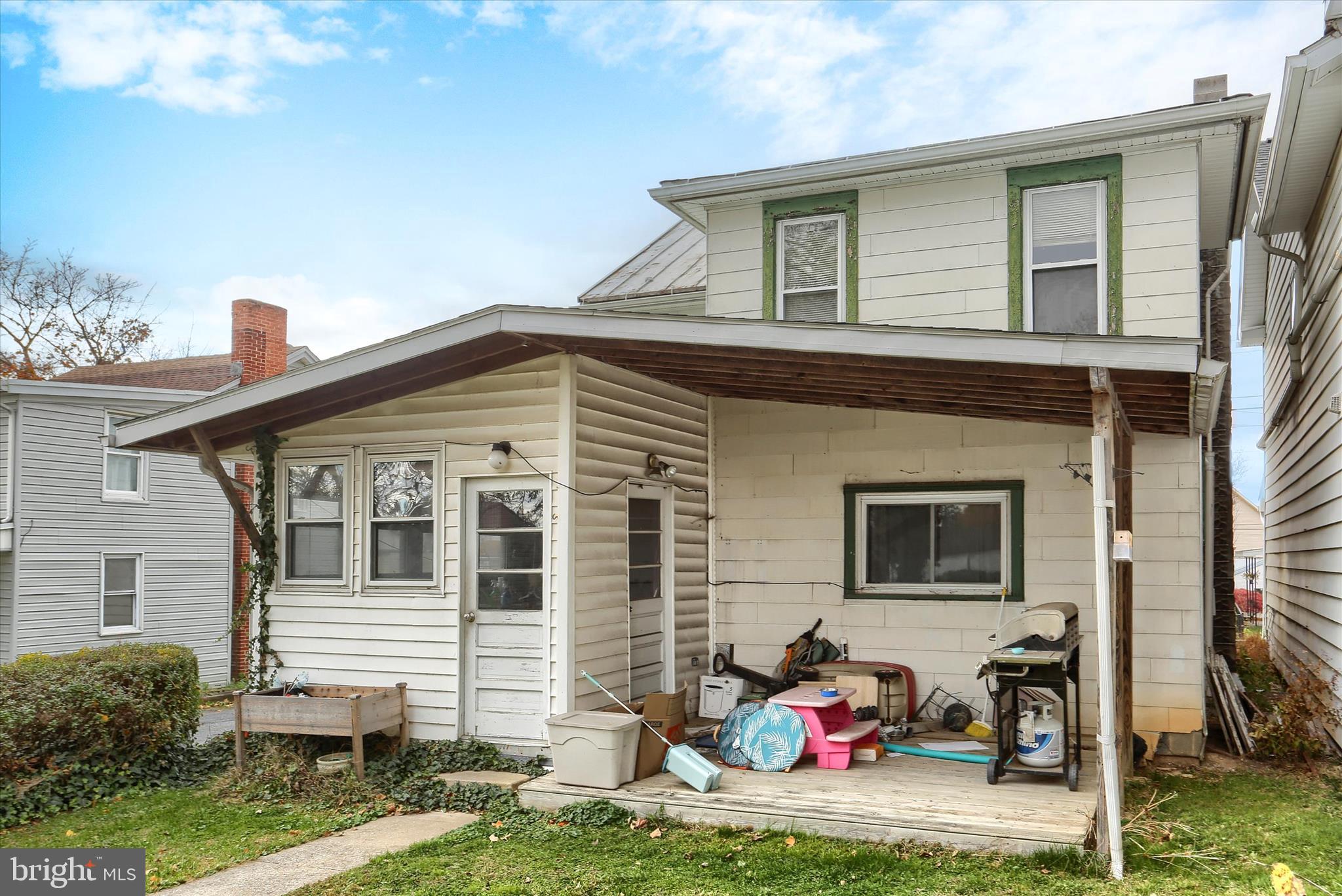 1110 Main Street Harrisburg, PA 17113 - Photo 28 of 37 a front view of a house with many windows