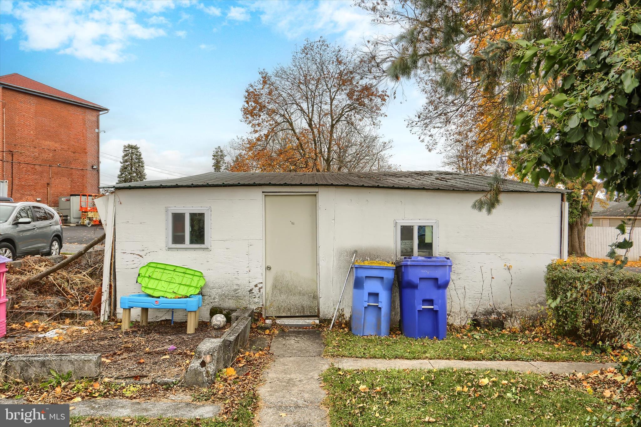 1110 Main Street Harrisburg, PA 17113 - Photo 31 of 37 a house view with a garden space