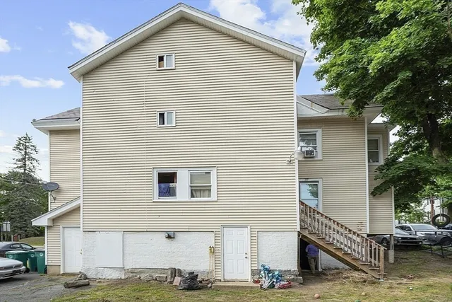 a view of a walk in balcony