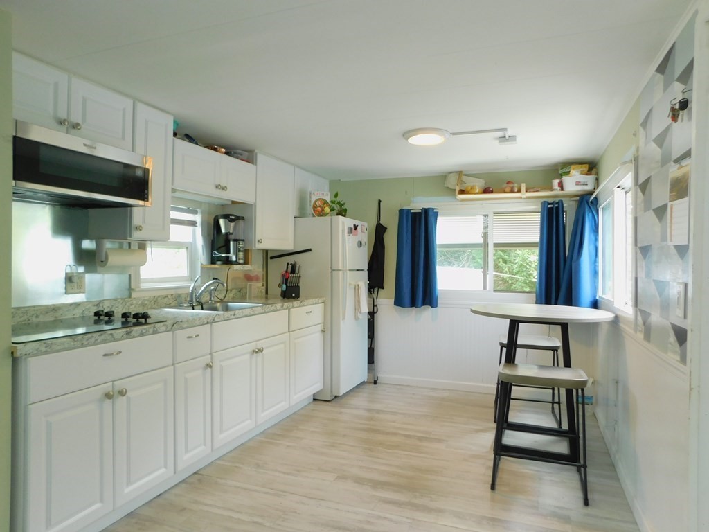 39 Mobile Home Way, Unit 39 Springfield, MA 01119 - Photo 5 of 14 Gallery Image 5