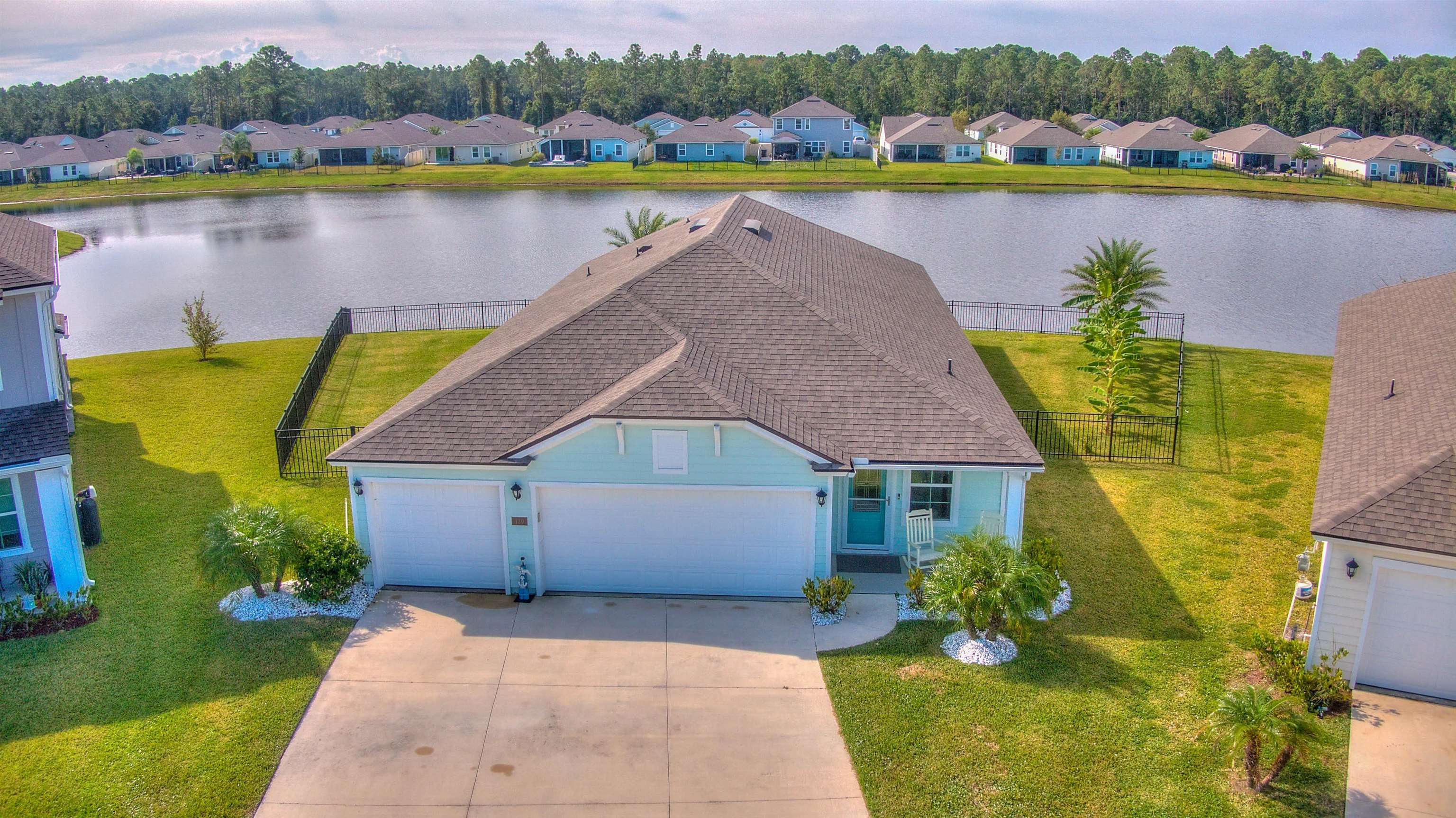 an aerial view of a house with outdoor space and lake view