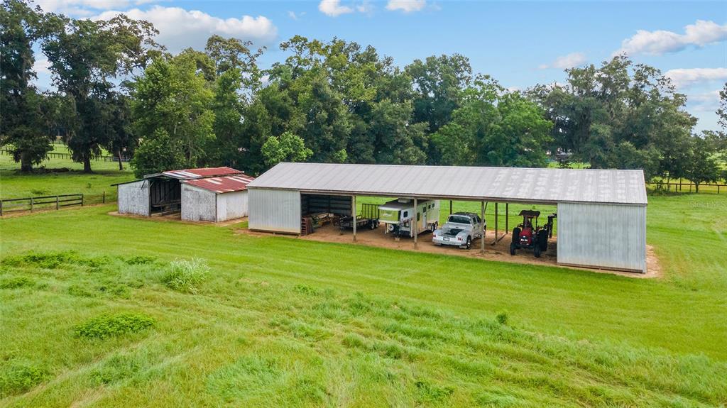 17176 North US Highway 441 Reddick, FL 32686 - Photo 10 of 42 a view of a house with backyard porch and sitting area