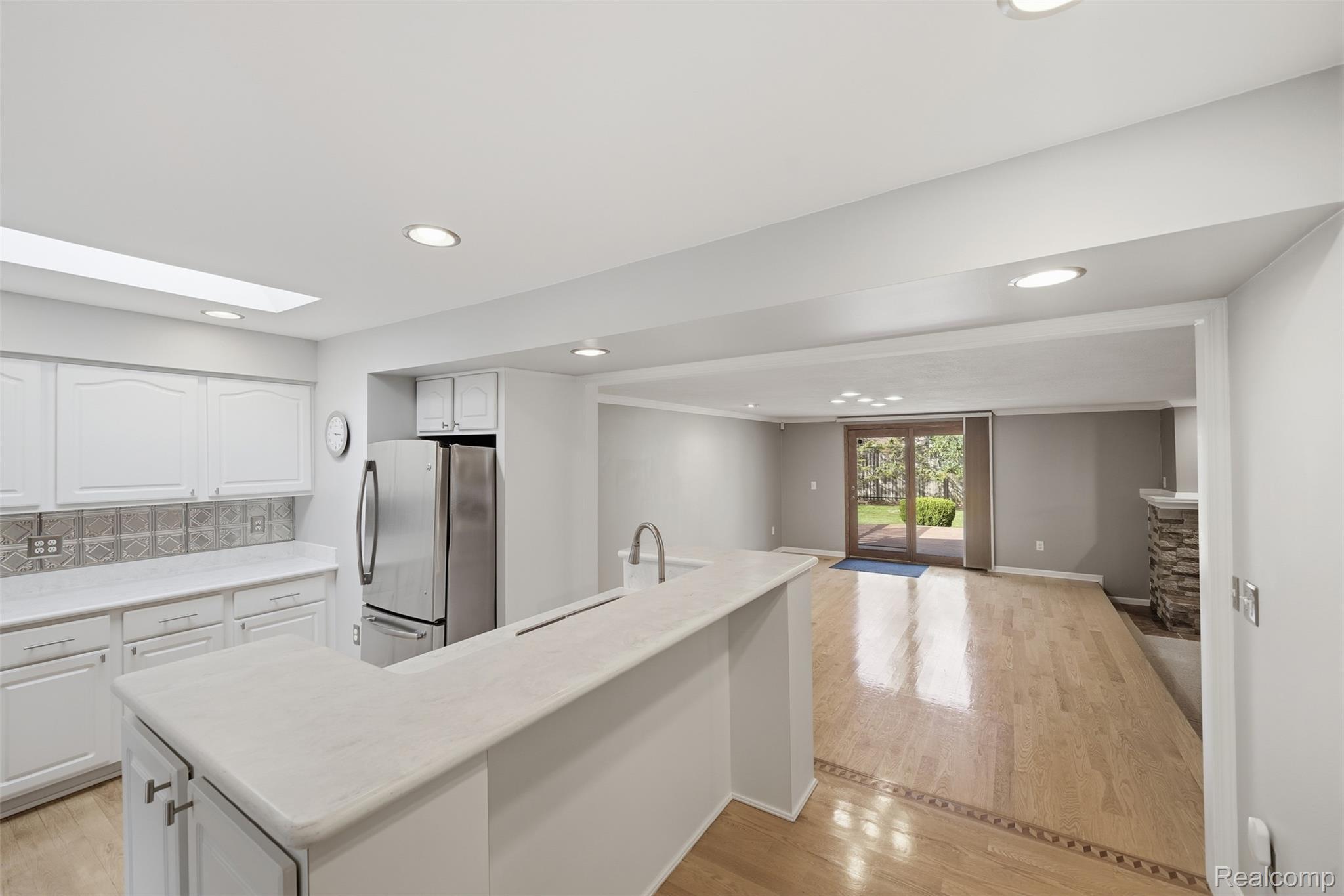 1087 Collingwood Drive Rochester, MI 48307 - Photo 18 of 56 Bright kitchen with white cabinetry and light countertops