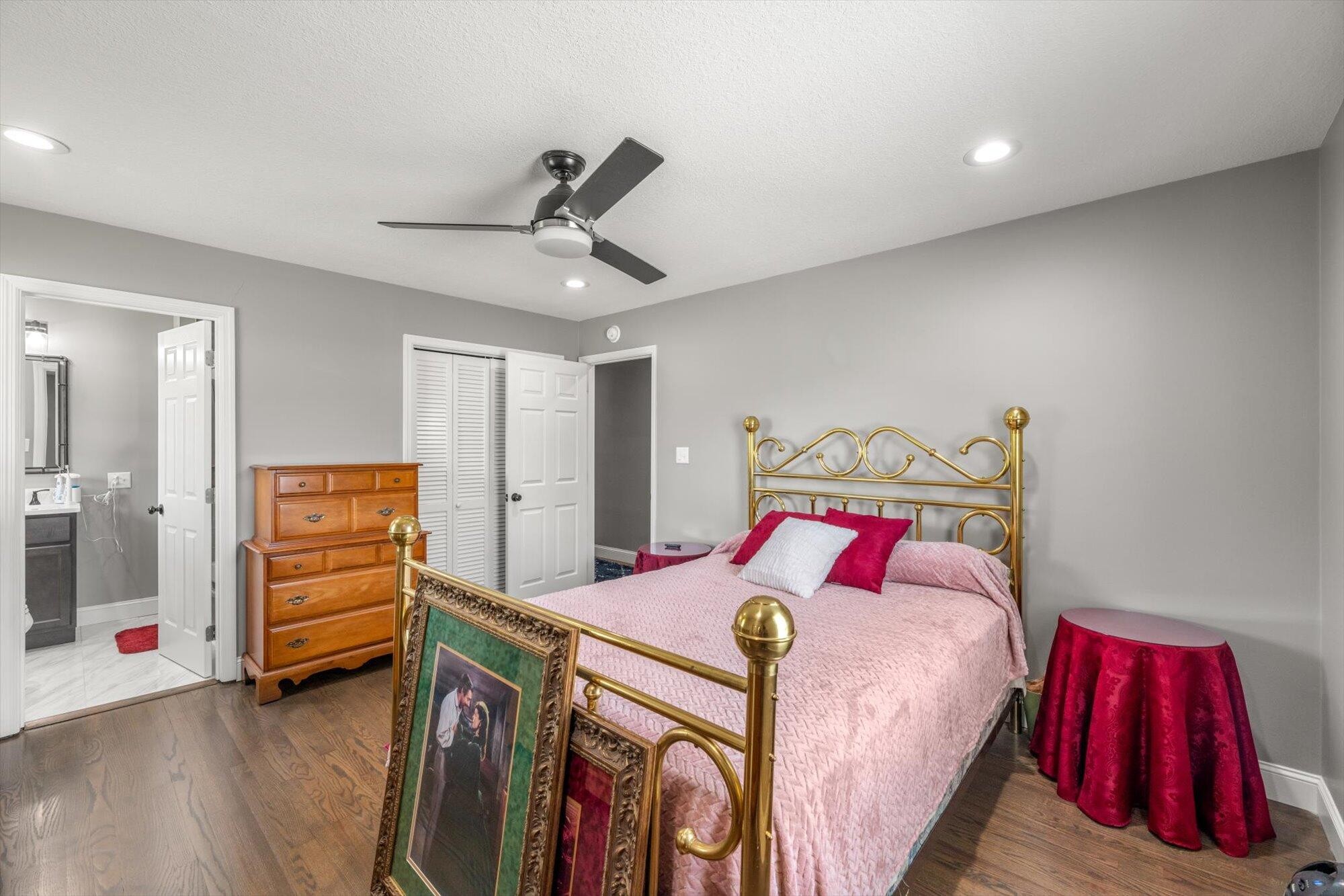 137 County Road 146 Riceville, TN 37370 - Photo 29 of 58 a bedroom with a bed and dresser
