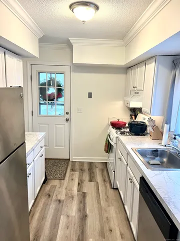 $1,775 | 103 Cove Street, Unit 2, New Haven, CT 06512