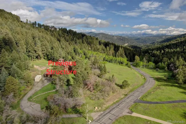a view of a pathway both side of building
