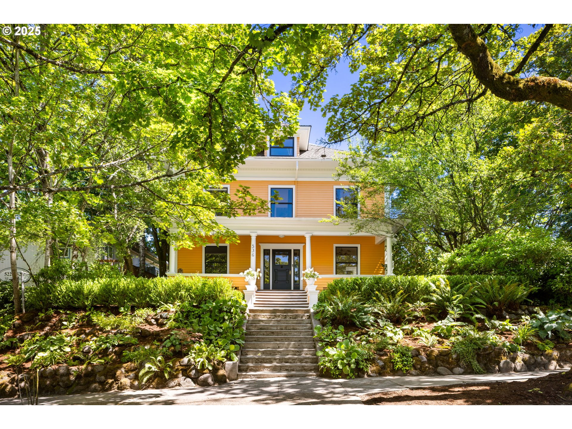 536 Southeast 17th Avenue Portland, OR 97214 - Photo 2 of 45