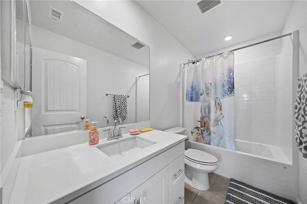 981 West Clover Avenue Rialto, CA 92376 - Photo 8 of 11 a bathroom with a sink toilet tub and shower