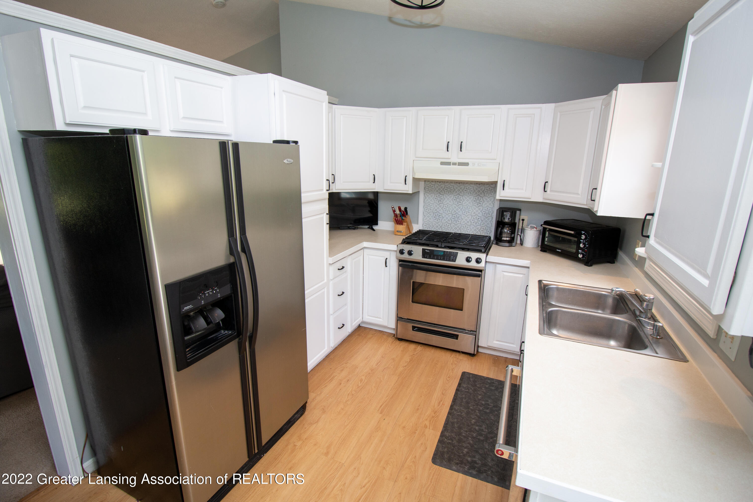 9525 East Walker Road Ovid, MI 48866 - Photo 7 of 33 6- Kitchen (1)