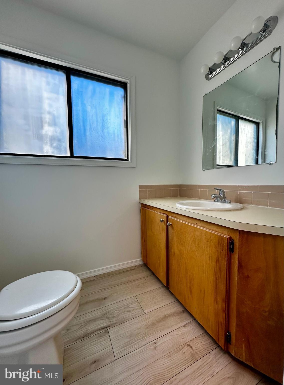606 South Glebe Road Arlington, VA 22204 - Photo 25 of 30 Downstairs Bathroom