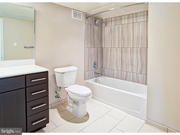 $4,476 | 1815 John F Kennedy Boulevard, Unit 1010, Philadelphia, PA 19103