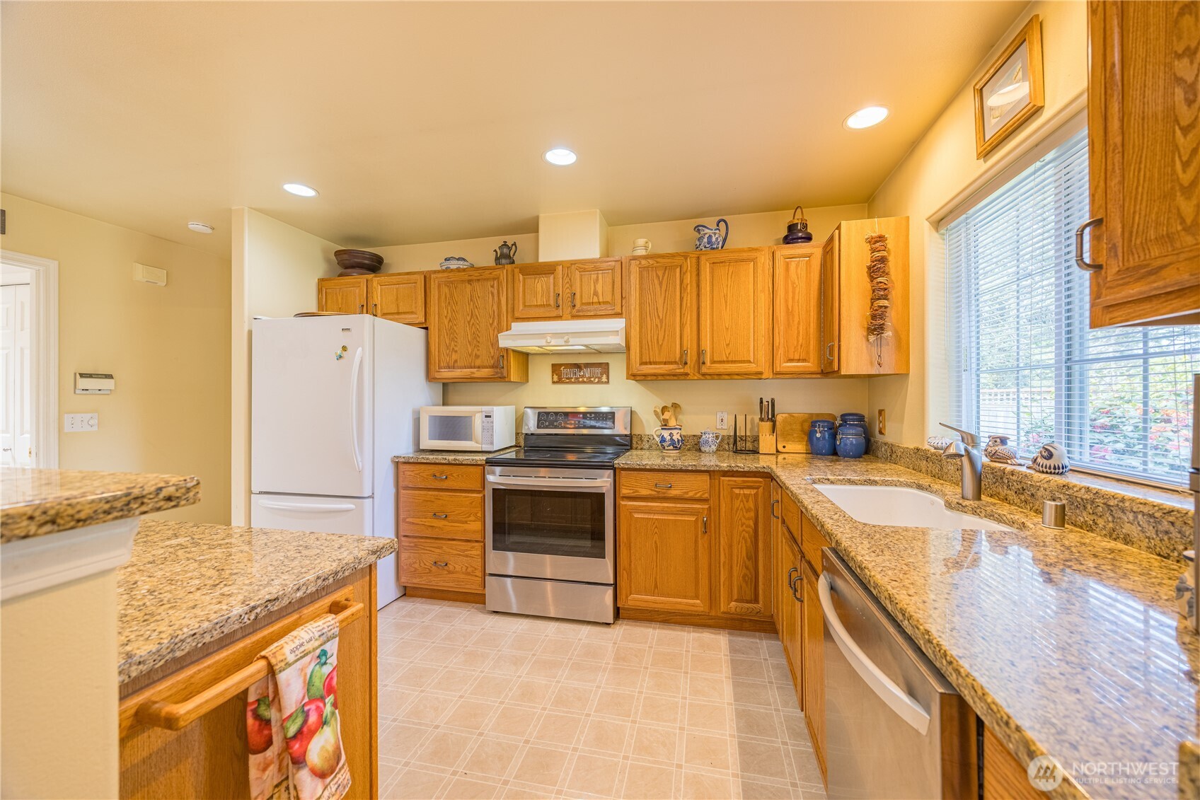 205 Sunset Place Sequim, WA 98382 - Photo 10 of 35